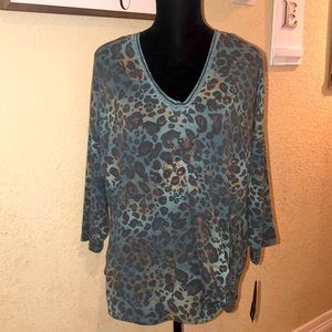 Democracy
Knot Hem V-Neck Top